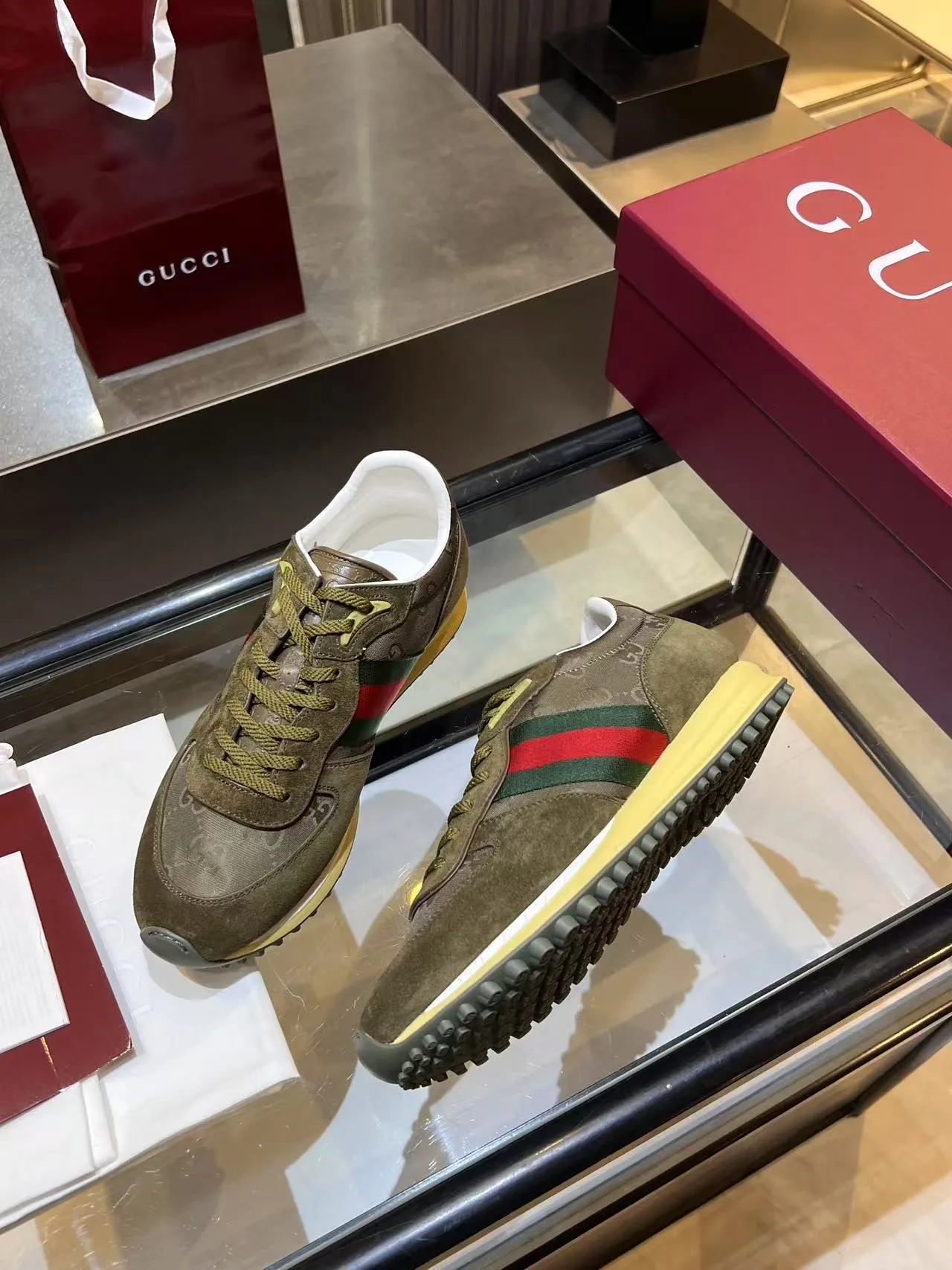 Men's Men's Shoes 💰620💰 Gucci Gucci Top Version Latest Catwalk Style Re-Motion Series Thick-soled Casual Sneakers Original Purchased, Developed and Made. This sneaker has a detachable and adjustable ankle strap, adding a dynamic item to the 2025 spring and summer series. The light and flexible outsole has been specially treated and is filled with a strong retro style. Exquisite packaging at the delivery counter 🛍📦 ▪️Fabrics: Original custom imported first-layer cowhide ▪️Inner lining: Original custom-made breathable mesh ▪️Sole: Original molded TPU material ▪️Sole thickness: 3.5CM ▪️Size: 39-44 (customized at 38.45.46)